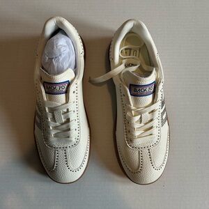 New Back 70 Women’s Cloud Sneakers